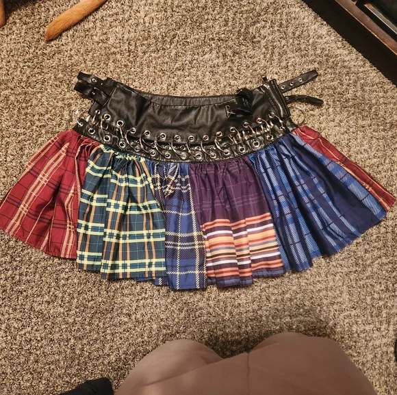 Multicolor Plaid Women's Skirt with Black Leather Waistband - Picture 2 of 3